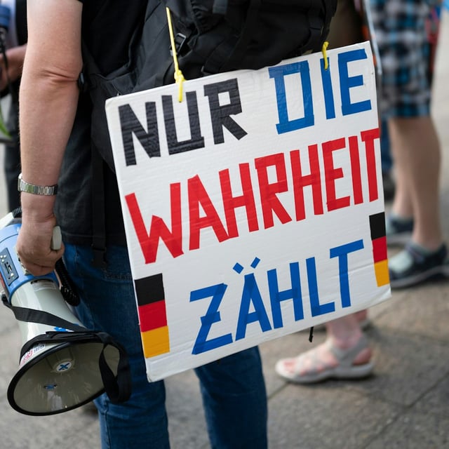 Bereits im vergangenen Jahr demonstrierten Menschen aus der „Querdenker“-Szene in Berlin.