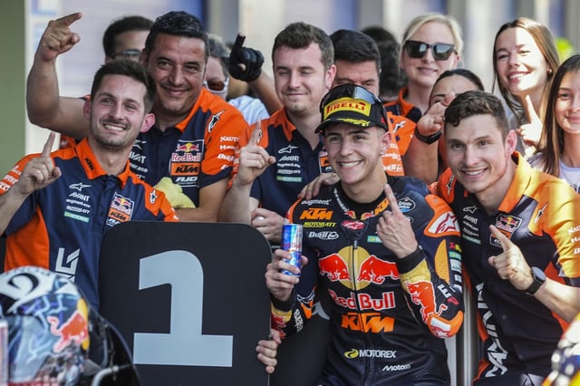 José Antonio Rueda, tras lograr la 'pole' de Moto3 en Jerez.