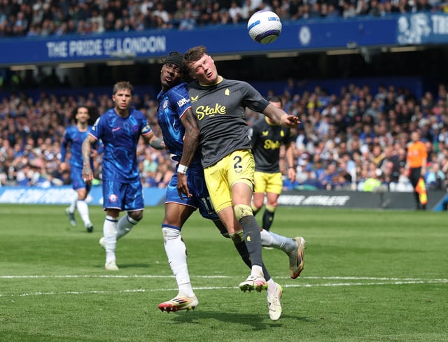 Soccer Football - Premier League - Chelsea v Everton - Stamford Bridge, London, Britain - April 26, 2025 Chelsea's Noni Madueke in action with Everton's Nathan Patterson Action Images via Reuters/Paul Childs