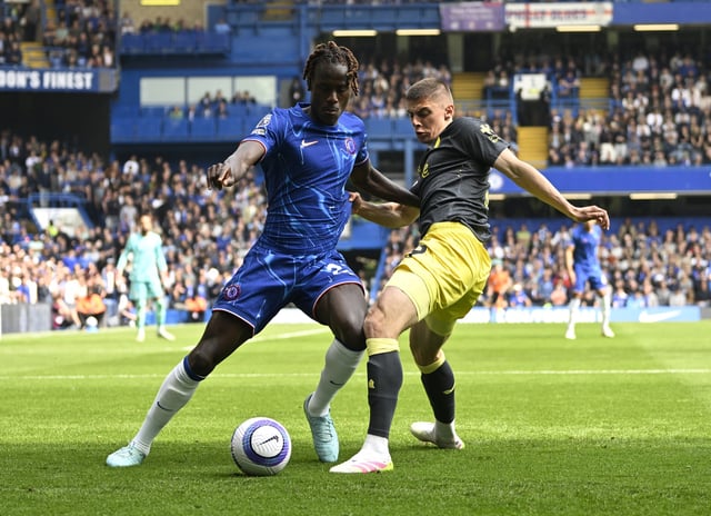 Soccer Football - Premier League - Chelsea v Everton - Stamford Bridge, London, Britain - April 26, 2025 Everton's Vitaliy Mykolenko in action with Chelsea's Trevoh Chalobah REUTERS/Tony O Brien