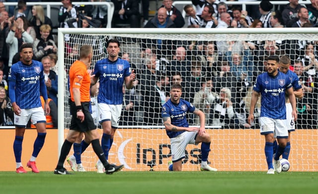 Soccer Football - Premier League - Newcastle United v Ipswich Town - St James' Park, Newcastle, Britain - April 26, 2025 Ipswich Town players look at referee Michael Salisbury after Newcastle United's William Osula scored their third goal REUTERS/Scott Heppell