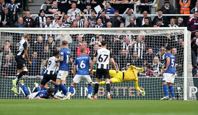 Soccer Football - Premier League - Newcastle United v Ipswich Town - St James' Park, Newcastle, Britain - April 26, 2025 Newcastle United's William Osula scores their third goal REUTERS/Scott Heppell