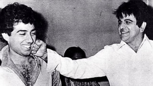 Dilip Kumar playfully interacts with Sunny Deol.