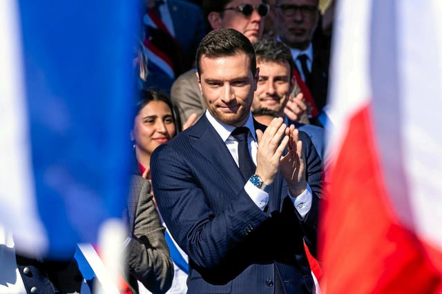 Jordan Bardella lors d'un rassemblement à Paris en soutien à Marine Le Pen après sa condamnation, le 6 avril 2025. 
