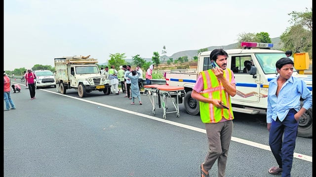 The site of the accident on the Delhi-Mumbai expressway. (HT PHOTO)