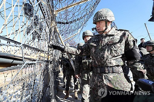 This undated file photo, provided by the Defense Daily, shows Joint Chiefs of Staff Chairman Adm. Kim Myung-soo inspecting a border unit. (PHOTO NOT FOR SALE) (Yonhap)