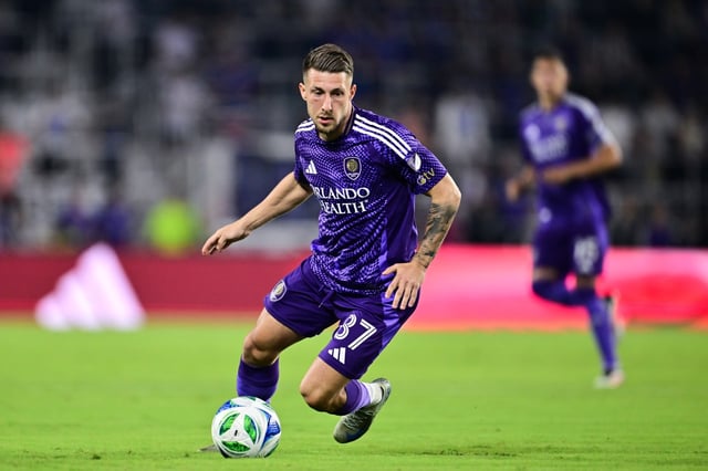 ORLANDO, FLORIDA - MARCH 01: Marco Pašalić #87 of Orlando City runs with the ball during the MLS match between Orlando City and Toronto FC during the MLS match between at Inter&amp;Co Stadium on March 01, 2025 in Orlando, Florida. (Photo by Julio Aguilar/Getty Images)