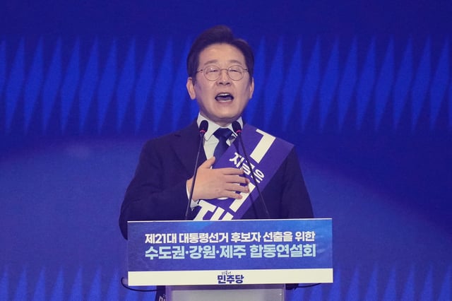 South Korea’s main opposition Democratic Party’s former leader Lee Jae-myung delivers his speech during a party’s convention in Goyang, South Korea Sunday, April 27, 2025. (AP Photo/Lee Jin-man)