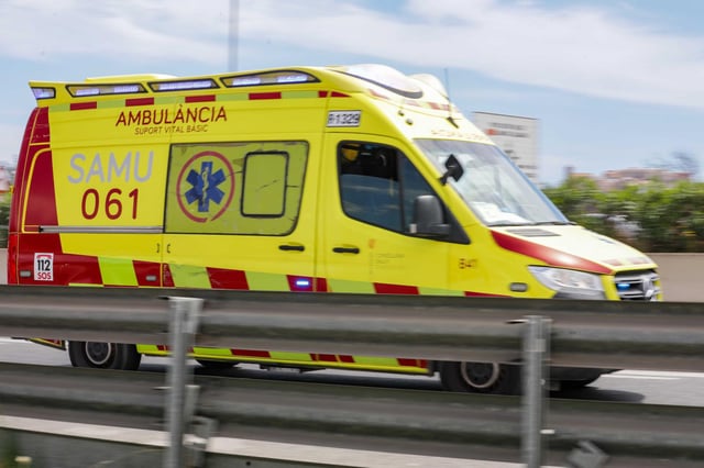 Los sanitarios que se han desplazado hasta el establecimiento hotelero no han podido hacer nada para salvarle la vida.