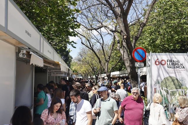 La Fira del Llibre confirma su éxito de asistenica con un domingo abarrotado