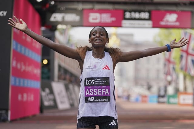 Tigst Assefa, ganadora del maratón de Londres 2025
