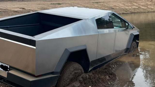 Cybertruck stuck.