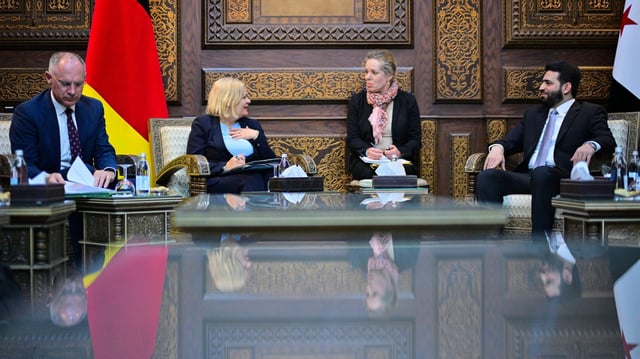 Gerhard Karner, Nancy Faeser und Anas Chattab (v.l.n.r.) während eines Treffens im syrischen Innenministerium