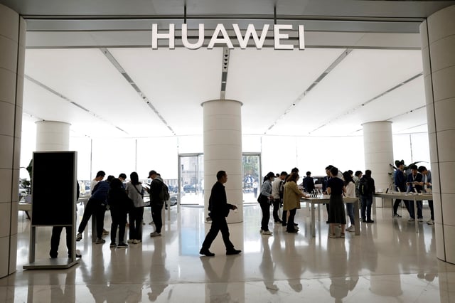 Customers shop at Huawei's flagship store in Beijing, China, April 18, 2024. REUTERS/Tingshu Wang/File Photo