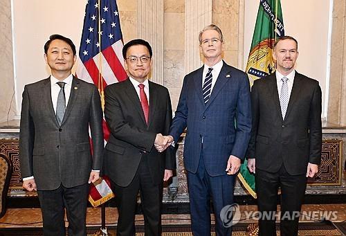 South Korea's Finance Minister Choi Sang-mok (2nd from L), Trade Minister Ahn Duk-geun (L), U.S. Treasury Secretary Scott Bessent (2nd from R) and U.S. Trade Representative Jamieson Greer pose for a photo prior to their trade talks in Washington, D.C., on April 24, 2025, in this photo provided by Seoul's industry ministry. (PHOTO NOT FOR SALE) (Yonhap)
