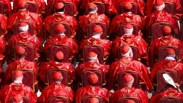 Les cardinaux lors des funérailles du pape François à la basilique Saint-Pierre, samedi, au Vatican.