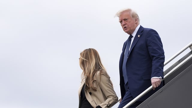 President Donald Trump, right, and first lady Melania Trump arrive on Air Force One at Newark Liberty International Airport 