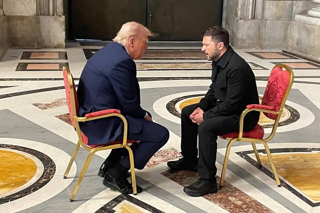 Lors de la rencontre entre Donald Trump et Volodymyr Zelensky au Vatican, le 26 avril 2025.