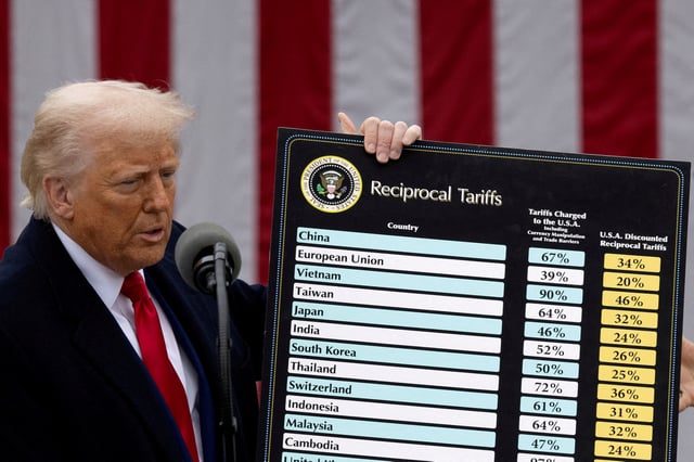 U.S. President Donald Trump delivers remarks on tariffs in the Rose Garden at the White House in Washington, D.C., U.S., April 2, 2025. REUTERS/Carlos Barria/File Photo