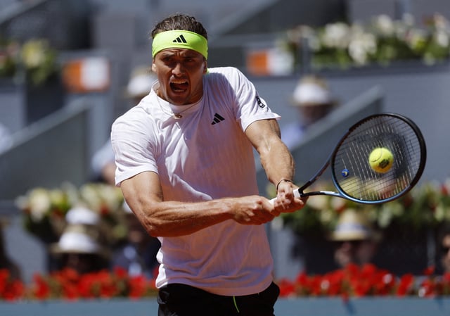 Tennis - Madrid Open - Park Manzanares, Madrid, Spain - April 27, 2025 Germany's Alexander Zverev in action during his round of 32 match against Spain's Alejandro Davidovich Fokina REUTERS/Juan Medina