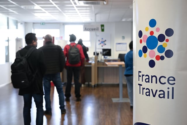 Selon les derniers chiffres publiés par France Travail, lundi 28 avril 2025, le chômage augmente de 12.8 % sur un an pour les demandeurs d’emploi de catégorie A.