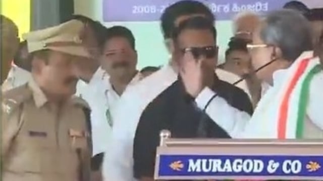 Siddaramaiah was seen raising his hand on an ASP at an event in Belagavi. 