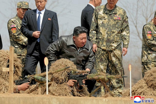 Kim Jong-un a pris la décision de déployer des troupes dans le cadre du traité de partenariat stratégique global qu'il avait signé avec le président russe Vladimir Poutine l'année dernière.
