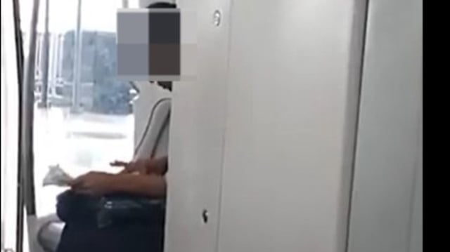 A woman was caught eating inside Bengaluru metro, BMRCL slapped ₹500 fine on her. 
