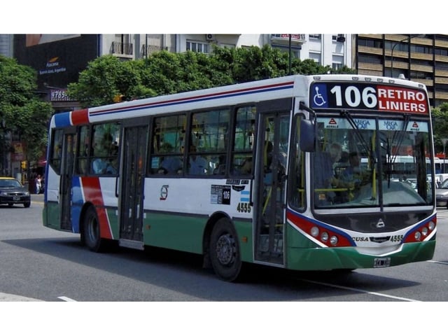 La línea 106 es una de las que registrará subas en los pasajes desde mayo próximo.