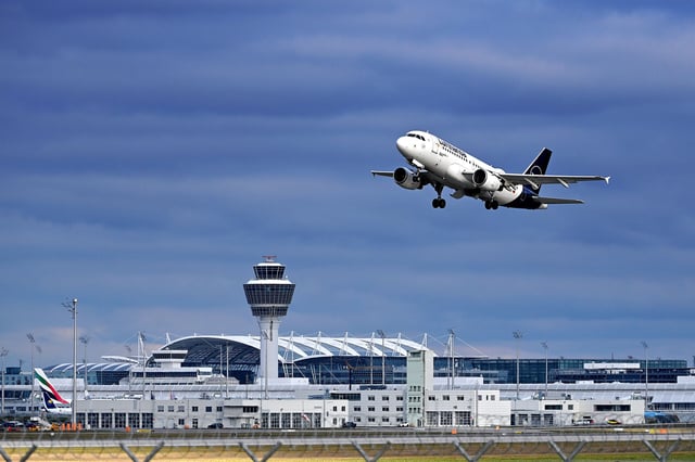 Ein Airbus A 320 der Lufthansa beim Start.