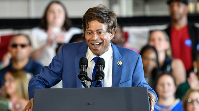 Rep. Shri Thanedar speaks at a Harris campaign rally in Romulus, Mich., on Aug. 7, 2024. Photo: Adam J. Dewey/Anadolu via Getty Images