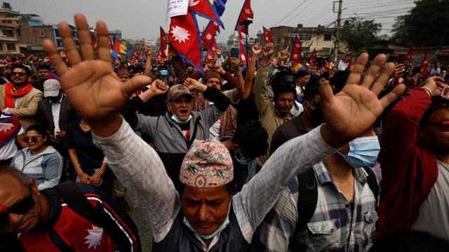Pro-monarchy supporters affiliated with Rastriya Prajatantra Party (RPP) demonstrate during a protest demanding the restoration of constitutional monarchy in Kathmandu on April 8. (REUTERS FILE)