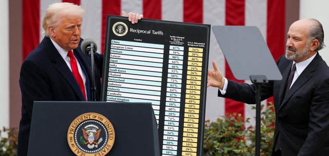 US-Präsident Donald Trump und sein Handelsminister Howard Lutnick mit dem berüchtigten Zoll-Tableau