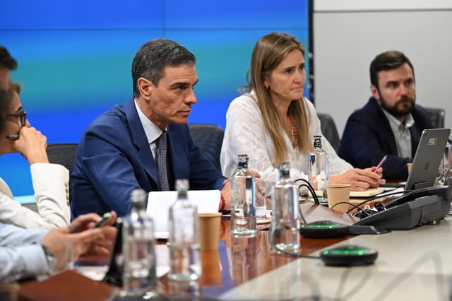 El presidente del Gobierno, Pedro Sánchez, reunido en la sede de Red Electrica.