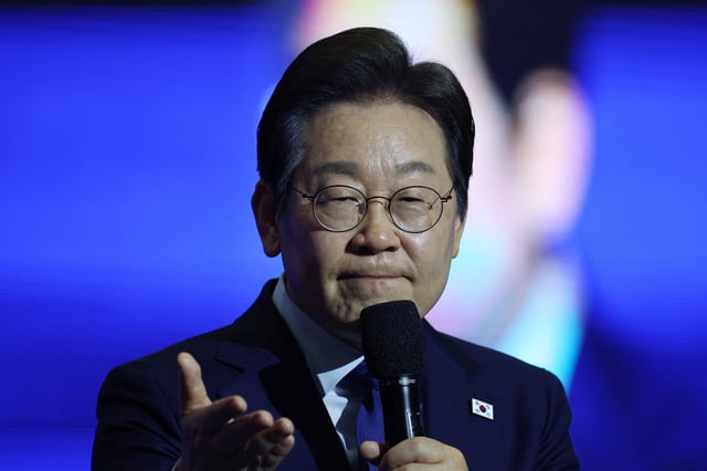 Lee Jae-myung delivers his speech after winning the final race to choose their candidate for upcoming presidential election during a national convention of South Korea's Democratic Party in Goyang, South Korea, April 27, 2025. REUTERS/Kim Hong-Ji/File Photo