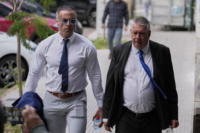 El neurocirujano Leopoldo Luque y su abogado, Julio Rivas