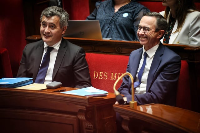 Le ministre de la justice Gérald Darmanin et le ministre de l’intérieur Bruno Retailleau à l’Assemblée nationale, le 1er avril 2025.