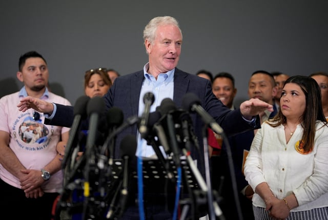 Jennifer Vasquez Sura, Cesar Abrego Garcia, and Cecilia Garcia de Abrego, the family of Kilmar Abrego Garcia, react as U.S. Senator Chris Van Hollen (D-MD) holds a press conference after returning from a visit to El Salvador, where he advocated for the release of Kilmar Abrego Garcia, a Salvadoran man deported from the U.S. without due process by the Trump administration, as an alleged MS-13 gang member and sent to the Terrorism Confinement Center (CECOT), a maximum security prison in El Salvador, at Dulles International Airport in Sterling, Virginia, U.S., April 18, 2025. REUTERS/Kent Nishimura/File Photo