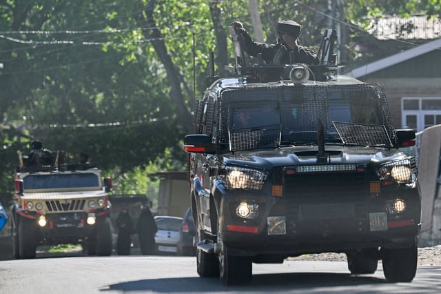 Patrullaje de militares indios al sur de Cachemira