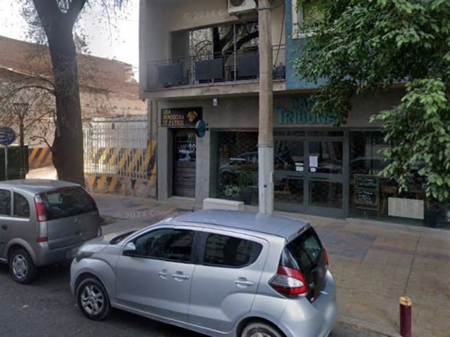 Insólito: una mujer se arrojó dos veces de un edificio y creen que se trató de un intento de robo. (Maps)