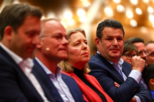 German Labour Minister Hubertus Heil attends a so-called Social Democratic Party (SPD) dialogue conference with the party leadership as part of the SPD members' vote on the coalition agreement between the SPD, CDU and CSU, in Baunatal, Germany, April 26, 2025. REUTERS/Leon Kuegeler/File Photo