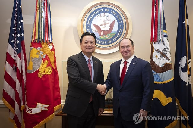 South Korean Ambassador to the United States Cho Hyun-dong (L) poses for a photo with Secretary of the U.S. Navy John Phelan during their meeting in Washington, D.C., on April 24, 2025, in this photo provided by the South Korean Embassy. (PHOTO NOT FOR SALE) (Yonhap)