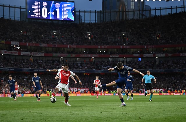 Arsenal-PSG : les Ultras parisiens envahissent Londres, Wenger en guest-star et le héros Dembélé... le choc en images