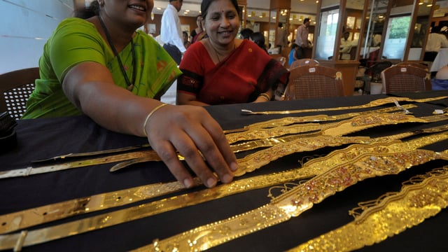 Gold price today: On the occasion of Akshaya Tritiya, the rate of 24 carat gold per 10 grams in Bengaluru stood at ₹97,535.