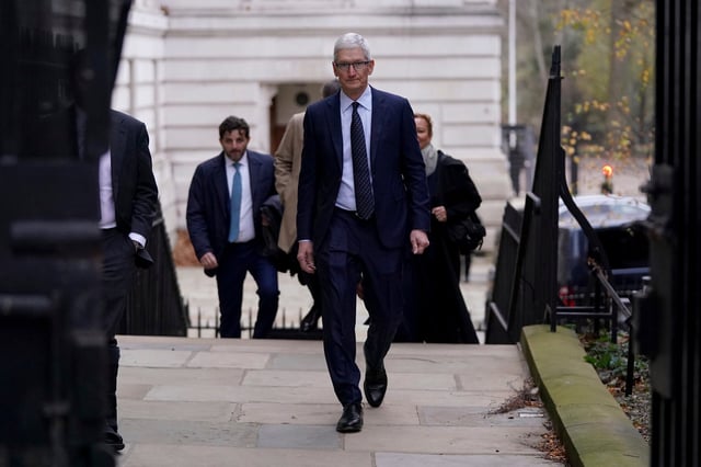 Apple CEO Tim Cook arrives at 10 Downing Street to meet Britain's Prime Minister Keir Starmer in London, Wednesday, Dec. 11, 2024.(AP Photo/Alberto Pezzali)
