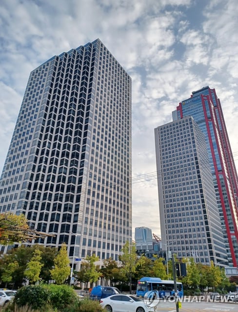 This photo taken on Oct. 13, 2024, shows the LG Twin buildings in Yeouido, Seoul. (Yonhap)