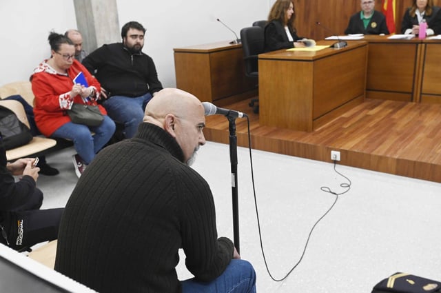 El condenado, en su comparencia hoy en los juzgados de Vigo.