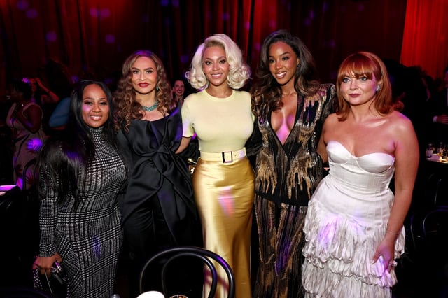 Knowles and her &#34;daughters&#34; Angela Beyince, Beyoncé, and Kelly Rowland, with Glamour editor-in-chief Samantha Barry at the Glamour 2024 Women of the Year Award in New York City.