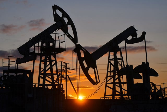 A view shows oil pump jacks outside Almetyevsk in the Republic of Tatarstan, Russia June 4, 2023. REUTERS/Alexander Manzyuk/ File Photo