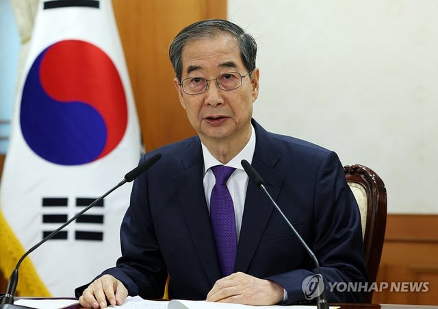 Acting President and Prime Minister Han Duck-soo speaks during a meeting of security-related ministers at the government complex in Seoul on May 1, 2025. (Pool photo) (Yonhap)